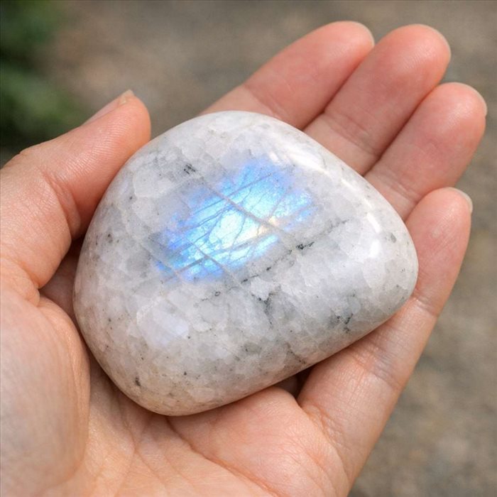 Labradorite blanche : Bienfaits en méditation révélés